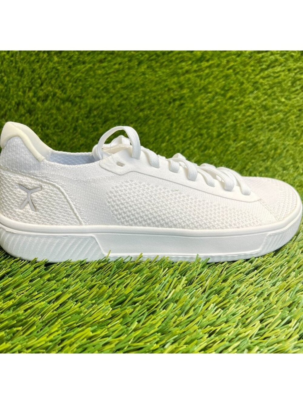 Flux Footwear Adapt Trainer White Womens Size 7.5 Athletic Knit Shoes Sneakers